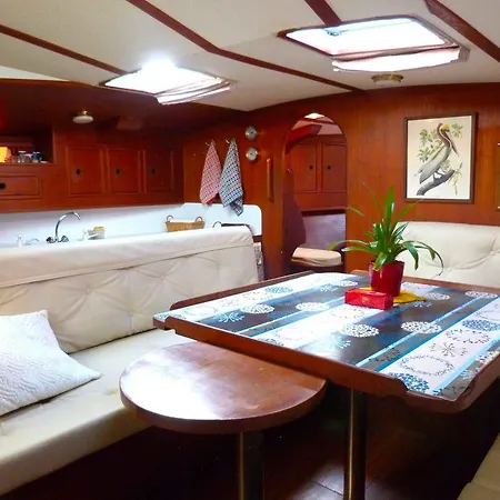 Bateau D'hôtes Fisaloey Bateau-hôtel *