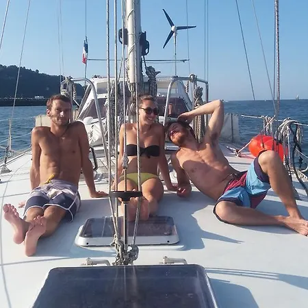 Bateau D'hôtes Fisaloey Bateau-hôtel *